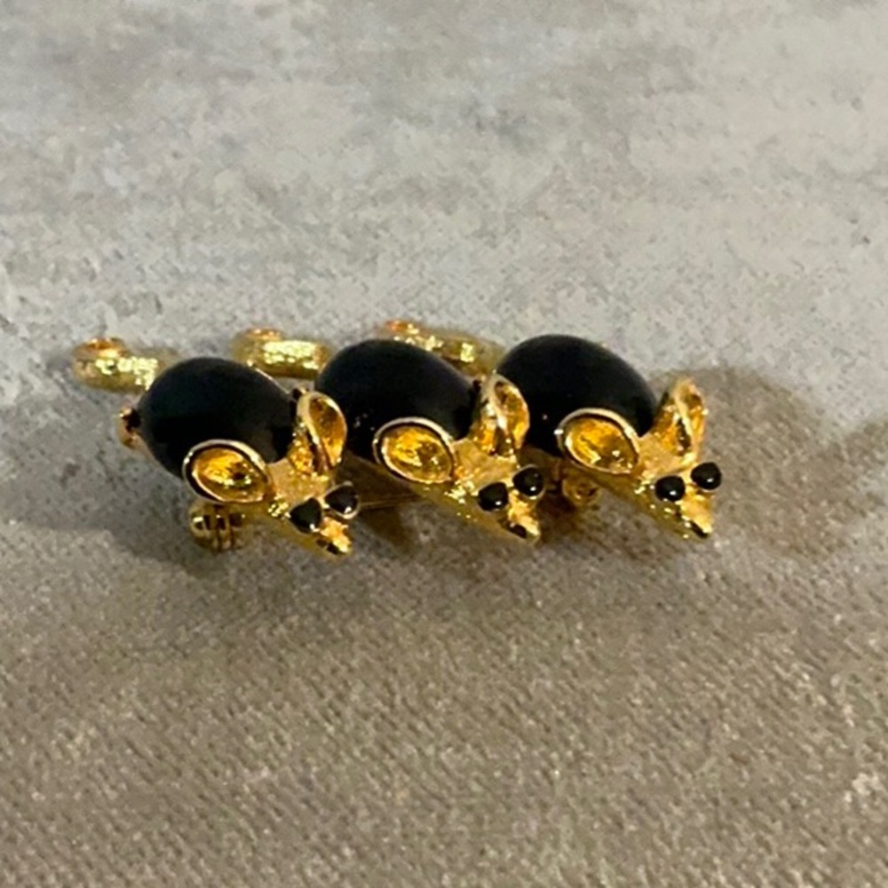 Vintage Joan Rivers Brooch
